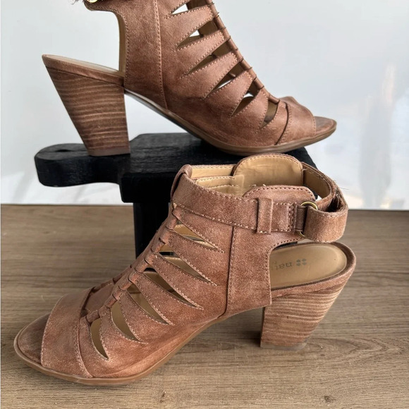 Naturalizer Brown Gladiator Sandals with Peep-Toe Design - Picture 7 of 10